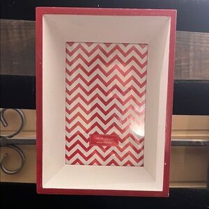 Stylish Red and White 4 x 6 Picture Frame